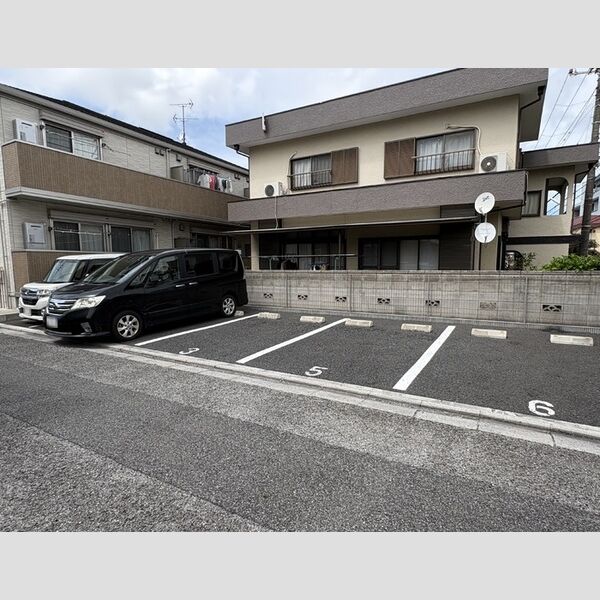 ジュネス前原 駐車場