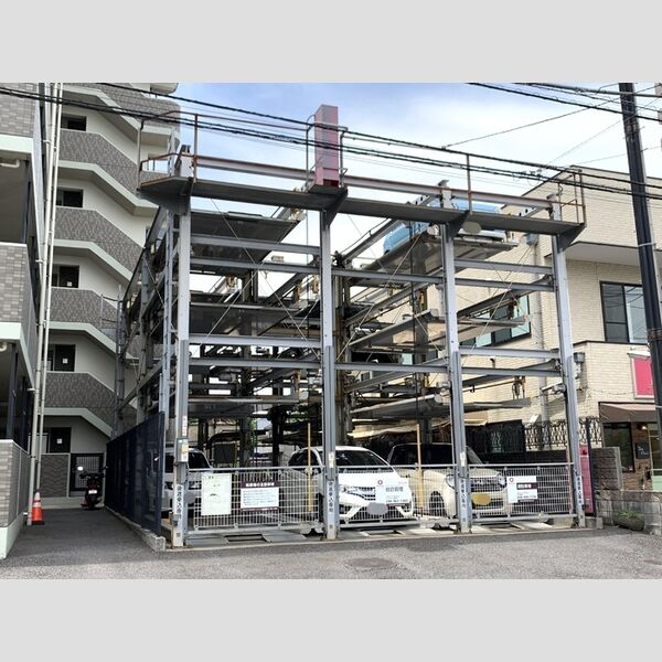 クリエール吉川401号室 機械式駐車場