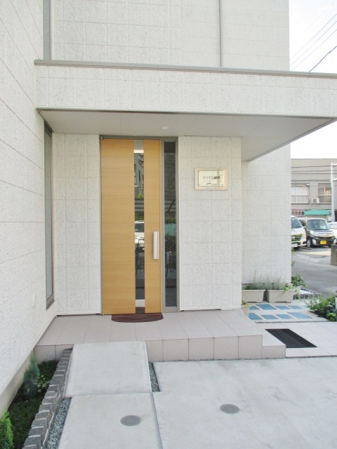 ロイヤル藤沢0102号室 エントランス