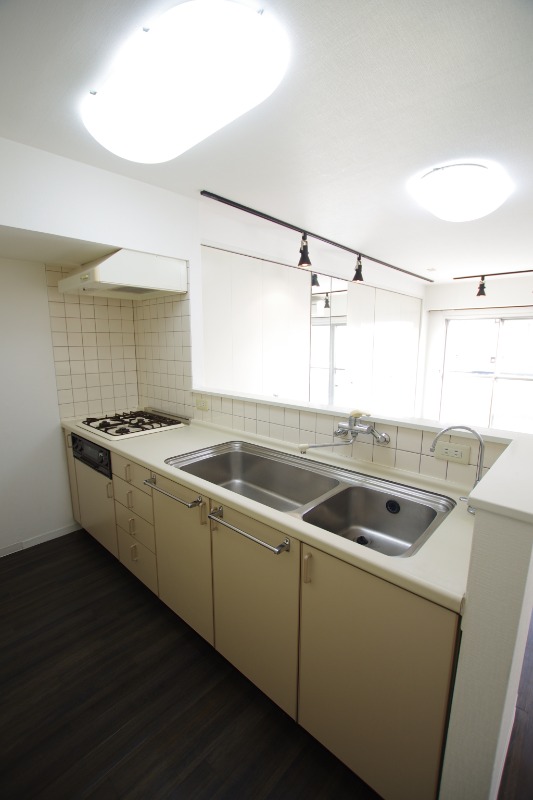 秀和神宮レジデンス キッチン