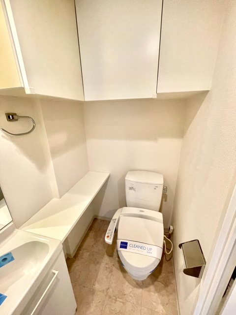 レジディア市谷薬王寺6階 トイレ