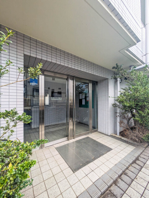 ウィン読売ランド3階 エントランス