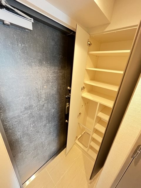 ドゥーエ日暮里7階 収納