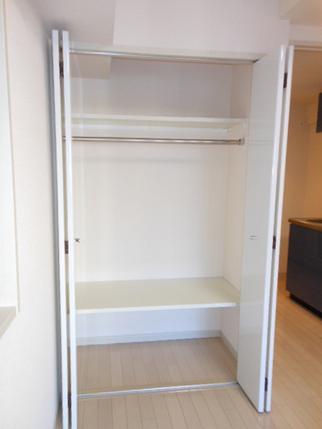 ガラ・グランディ日本橋9階 便利な収納スペースです