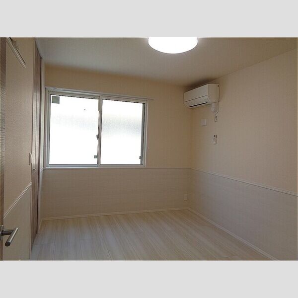 ソレイユⅢ101号室 洋室