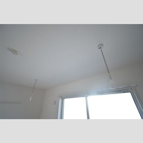 ホワイト キャッスル103号室 室内物干し