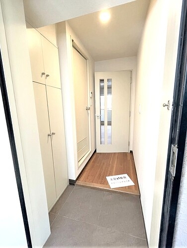 ビブレ西池2階 共有部からの室内   ※前回募集時2022.6撮影