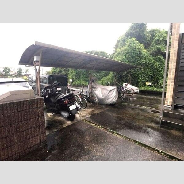 プレジオ201号室 駐輪場