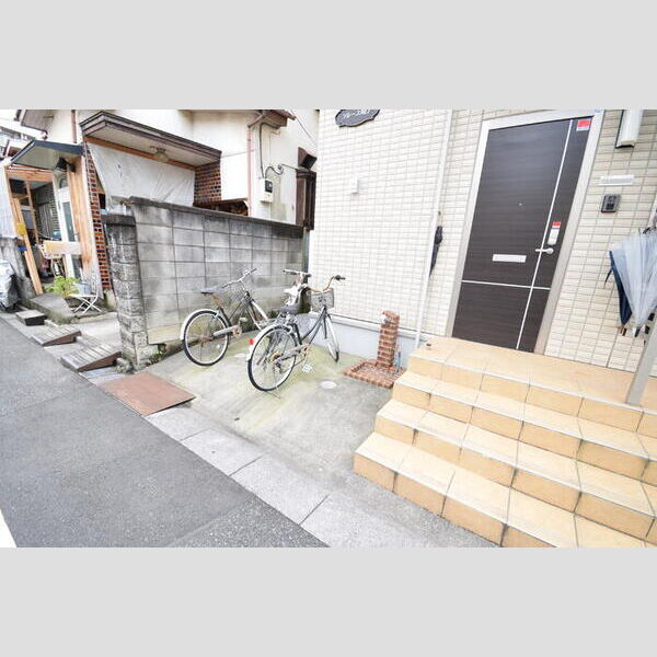 ソレーユ川口101号室 駐輪場・ペット用足洗い場