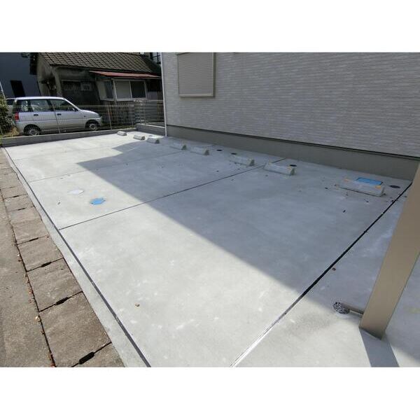 フォレストメゾンスマイル 駐車場