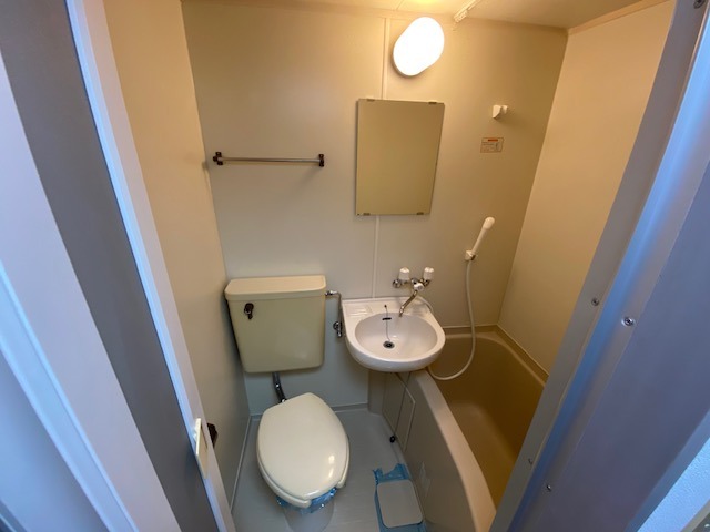 ユーコート鶴ヶ峰(E-195)3階 バス