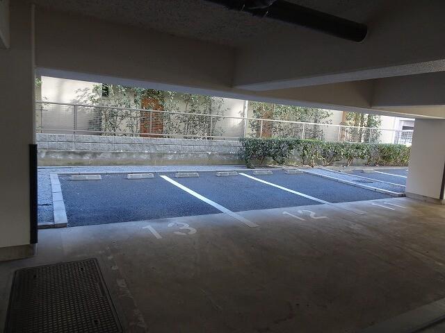 シャトレゲンジ(K-096) 駐車場