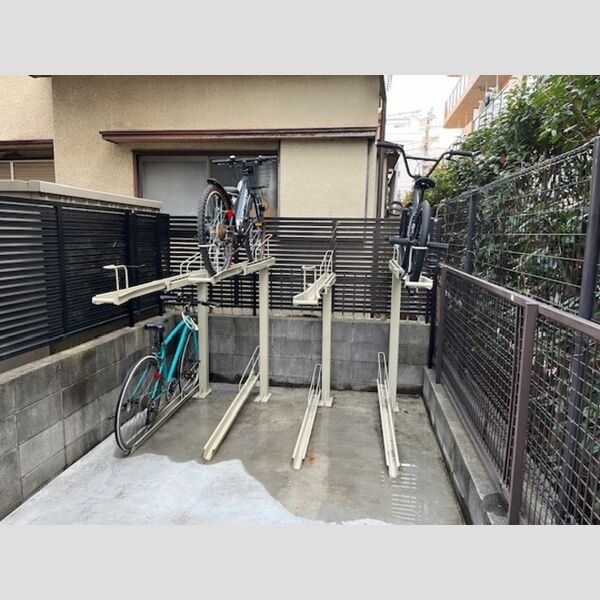 ブランノーブル 駐輪場