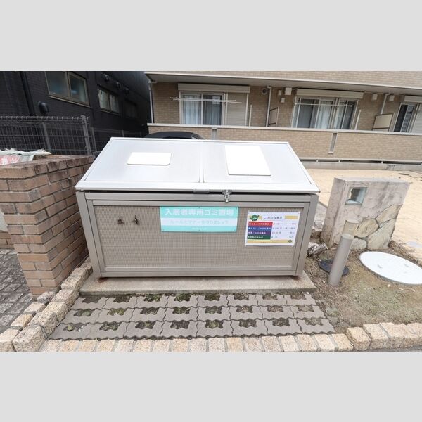 サニー　プレイス301号室 入居者様専用ゴミスットカー