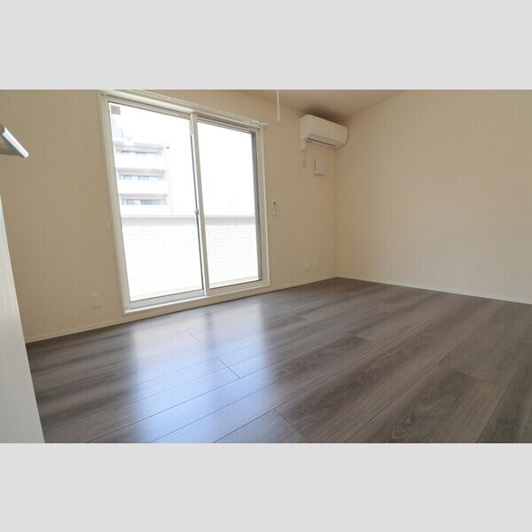 アイウェル湘南台 洋室6.9帖　エアコンがついています