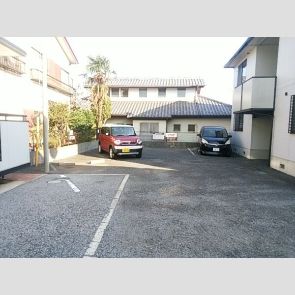 パストラル壱番館 駐車場