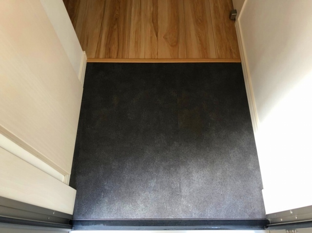 ＴＥＮ－ＮＯＭ　ＨＯＵＳＥ　ＰＲＥＭＩＥＲ 玄関