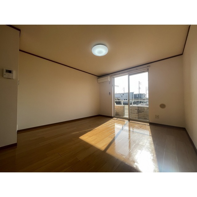 ジュネス広貴203号室 リビング