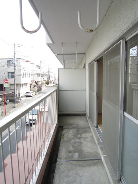 鵠沼岡田ビル 南向きのバルコニーです。
