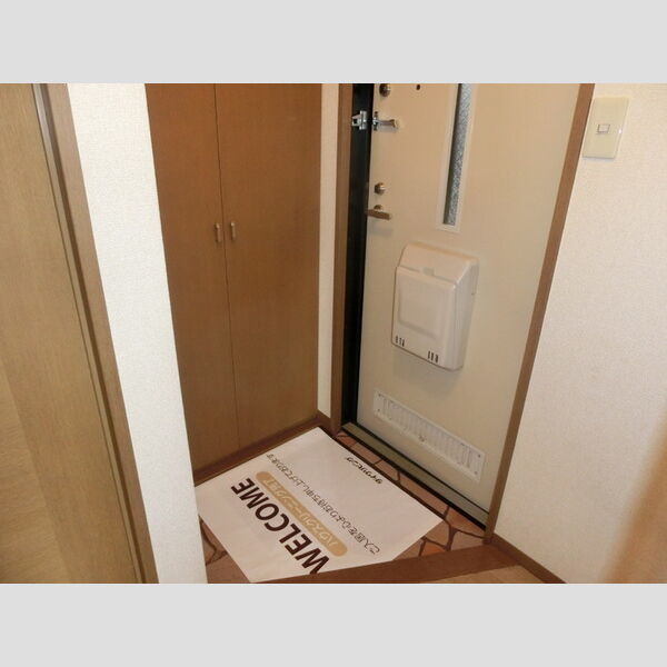 ロイヤルハウス　A 玄関