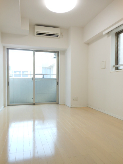 グランド・ガーラ新横浜North 南西角7.0帖の洋室