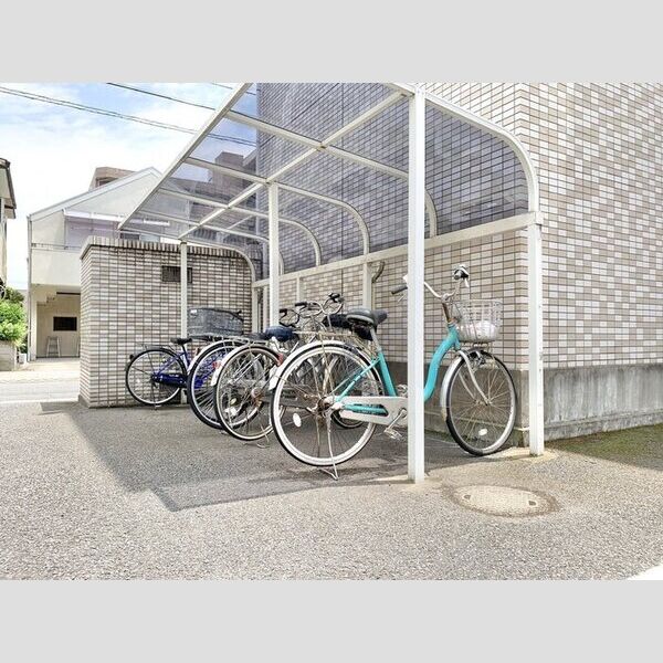 ウィンザー篠崎 駐輪場