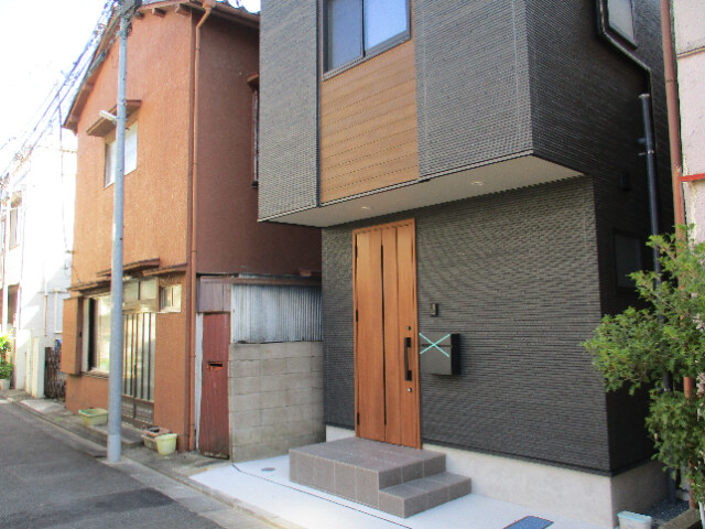 千住大川町戸建て エントランス