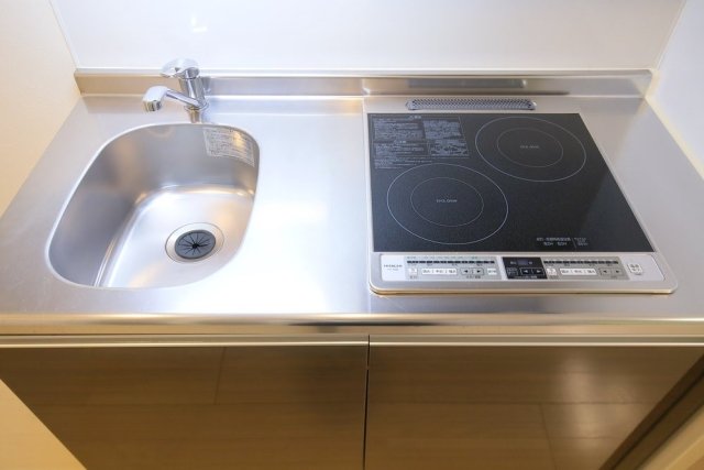 マーベラス鶯谷 システムキッチン（2口IHコンロ）