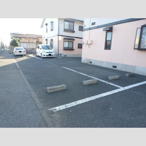 リヴェール高沢　A/B 駐車場