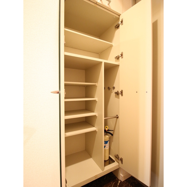 プレール・ドゥーク東京CANAL204号室 シューズボックス