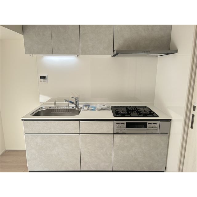 ボーン赤坂 ３口ガスシステムキッチン