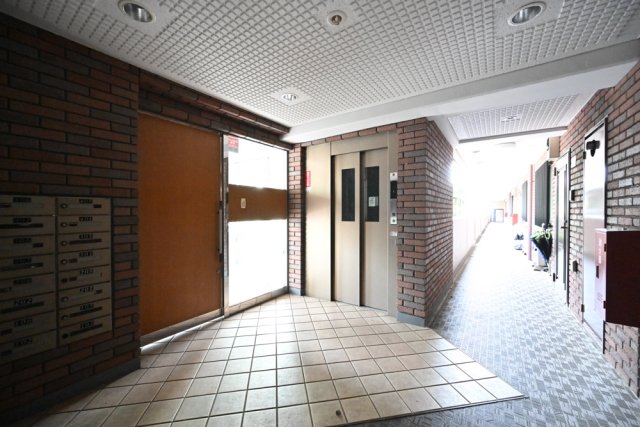 ヴァンシャルマンＯＺ2階 エントランス