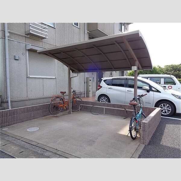 スカイフォレスト202号室 駐輪場