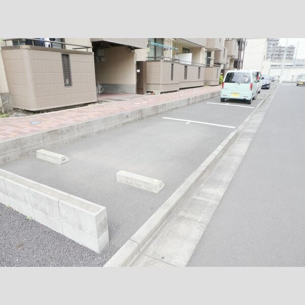 サンパーク816 駐車場