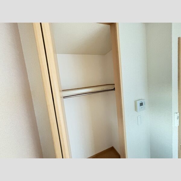 クレスト西戸部205号室 収納
