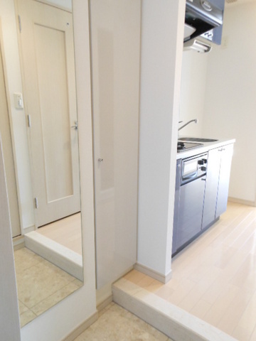 ガラ・ステーション木場 姿見鏡付き玄関(反転タイプ)