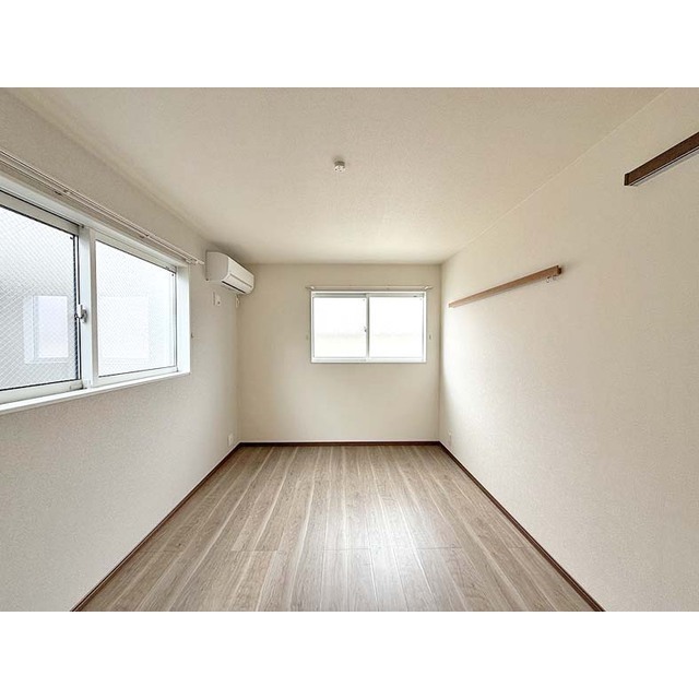 COSMOS1号室 洋室6.7帖。全部屋収納付き。