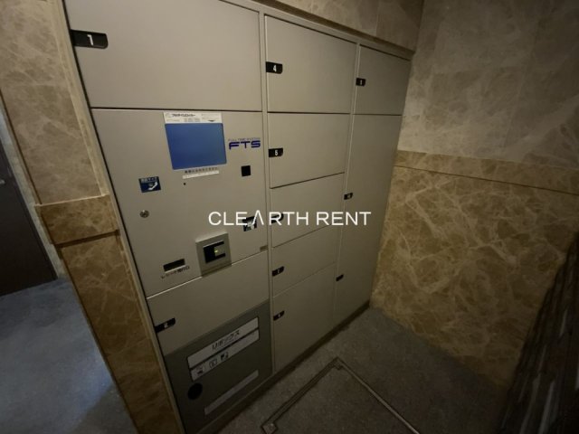 コンシェリア三田 ＜ＴＯＫＹＯ ＰＲＥＭＩＵＭ＞5階 不在時も安心な宅配ボックス