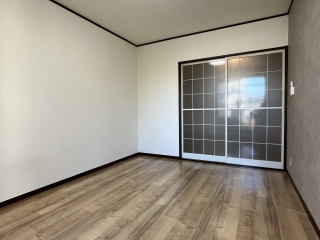 メゾン・マドレーヌ205号室 同物件・別部屋画像。左右反転タイプ