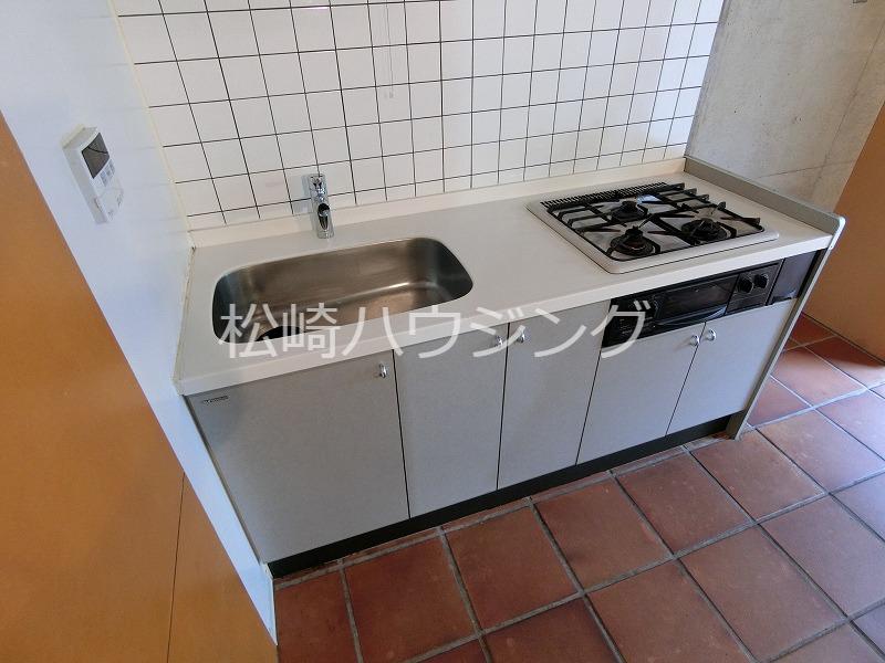 TRINITE Rouge キッチン