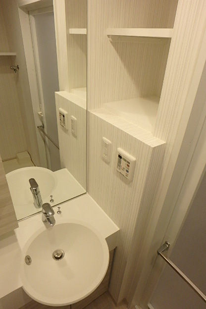 ガーラ・ステーション横濱関内7階 洗面所　収納棚