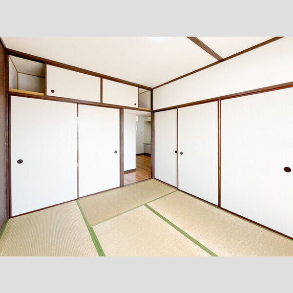 クレセントハイツ301号室 和室