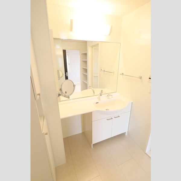 サンガーデン201号室 広々とした洗髪洗面化粧台です!