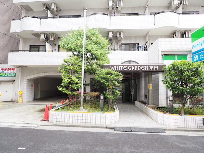 ホワイトガーデン東田4階 エントランス