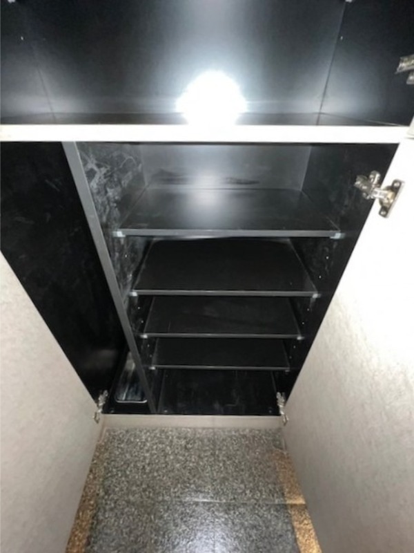 トーシンフェニックス田町6階 下足入れ