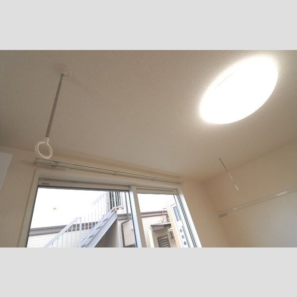 ハウスオブオレンジ101号室 室内物干し