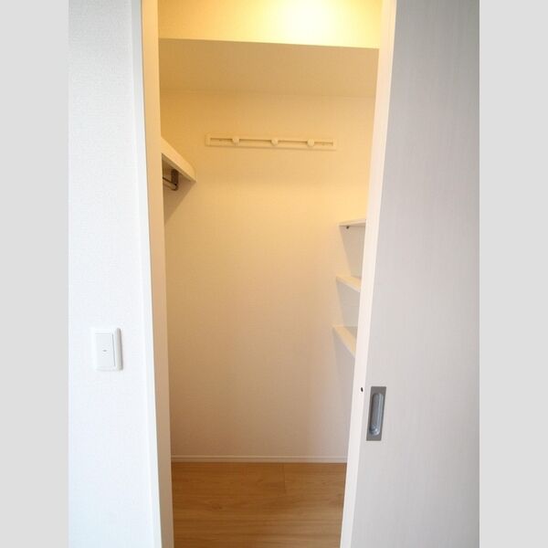 コンフォート高松町103号室 収納