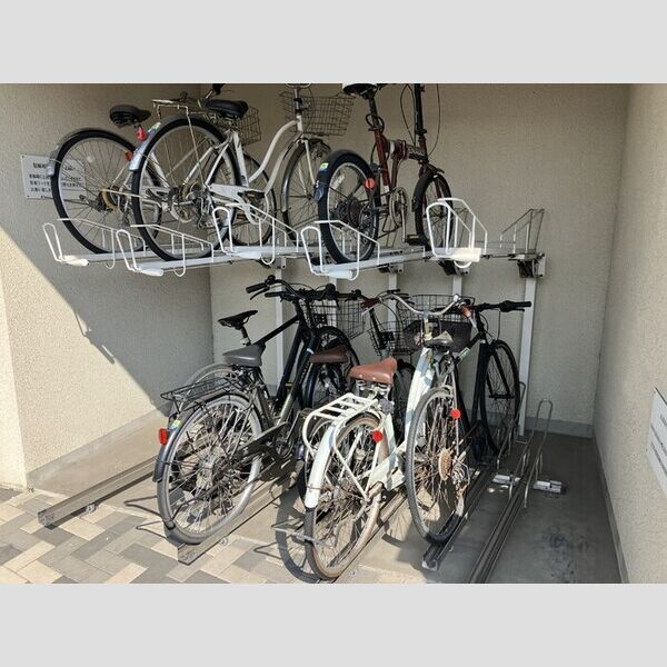 PLACE.DE.La.pierre 駐輪場