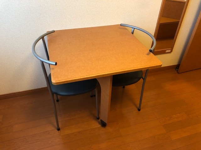 レオパレスナイス　ステイ108号室 テーブル・椅子