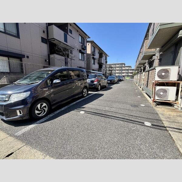 クレインコート　壱番館 駐車場